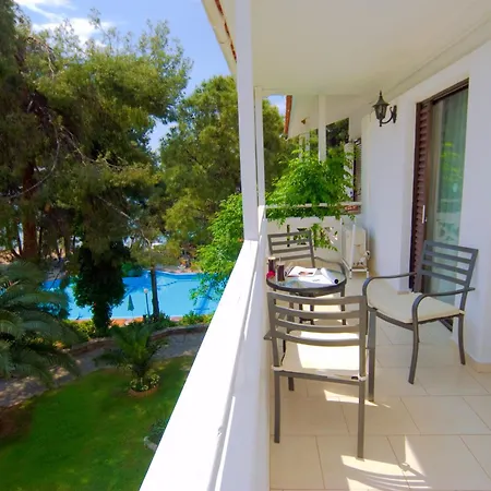 Ξενοδοχείο Porfi 3*