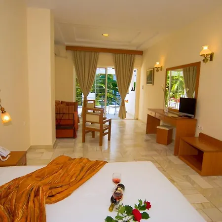 Porfi Hotel 3*