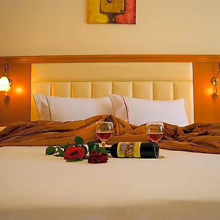 Porfi Hotel 3*