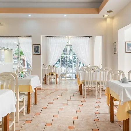 Porfi Hotel 3*