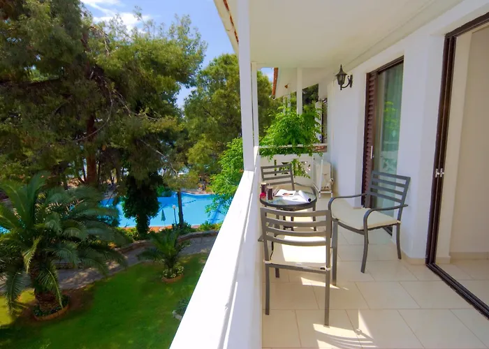 Hotel Porfi 3*