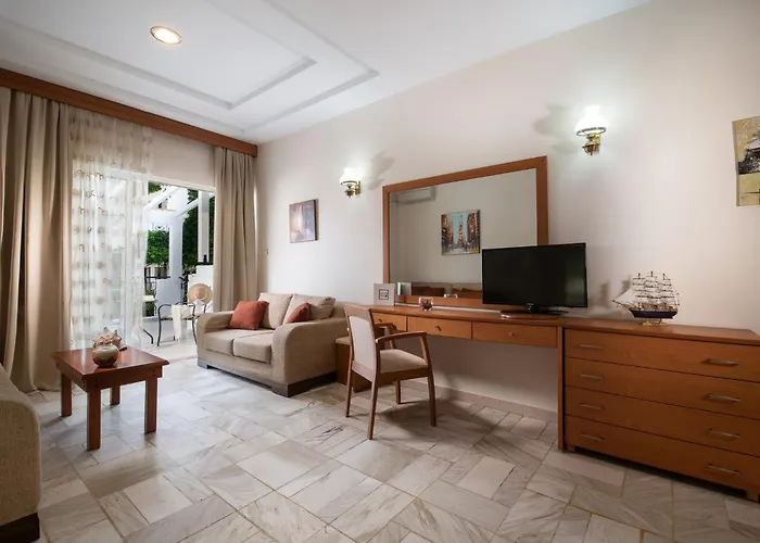 Porfi Hotel 3*
