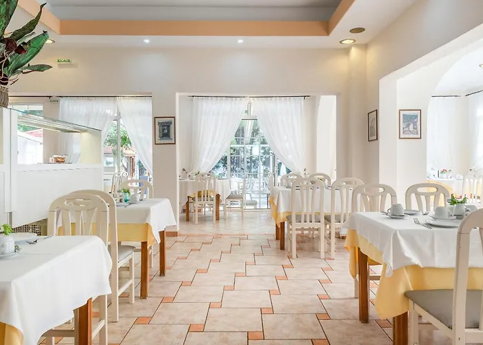 Porfi Hotel 3*